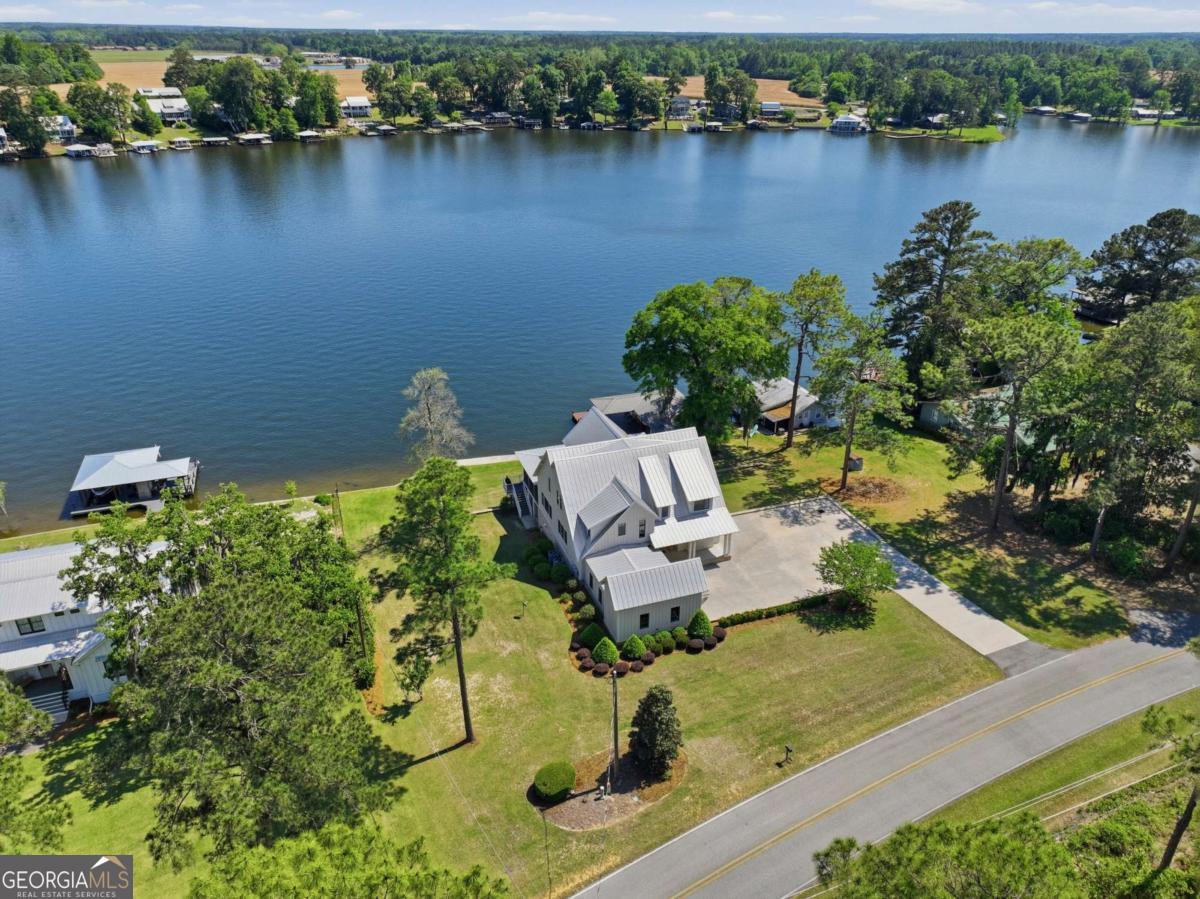 620 Lakeshore Drive Property Photo 4