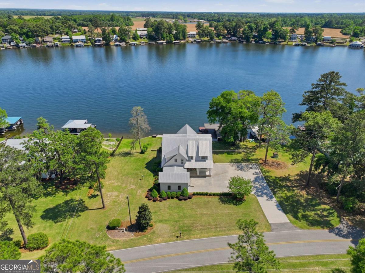 620 Lakeshore Drive Property Photo 5