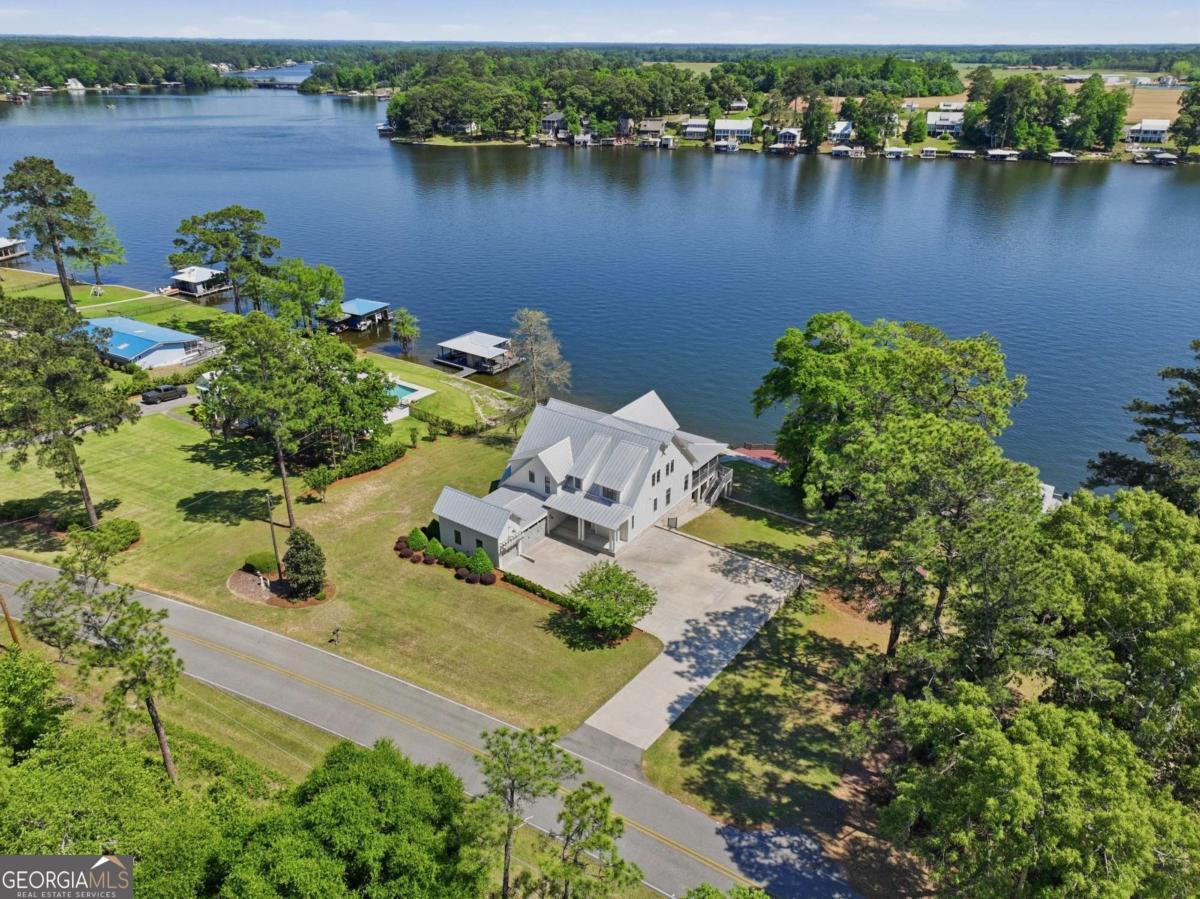 620 Lakeshore Drive Property Photo 6