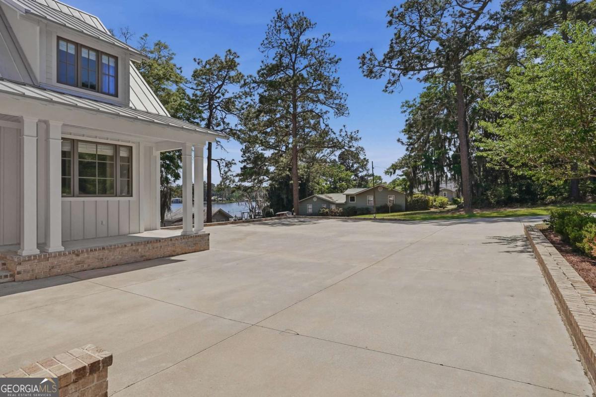 620 Lakeshore Drive Property Photo 10