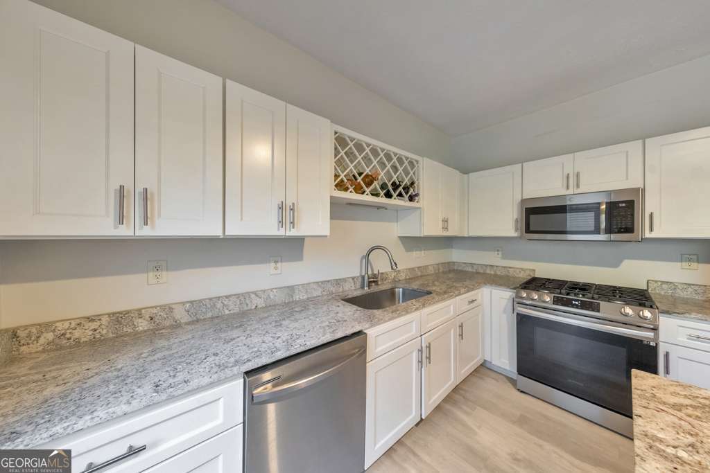 2057 Pinnacle Pointe Drive Property Photo 8