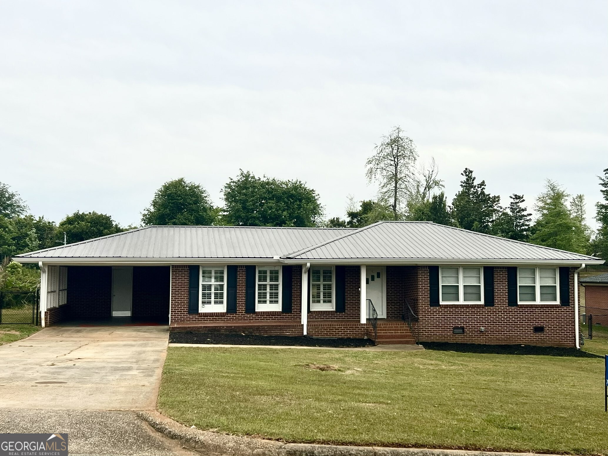 6 Colonial Drive Property Photo 1