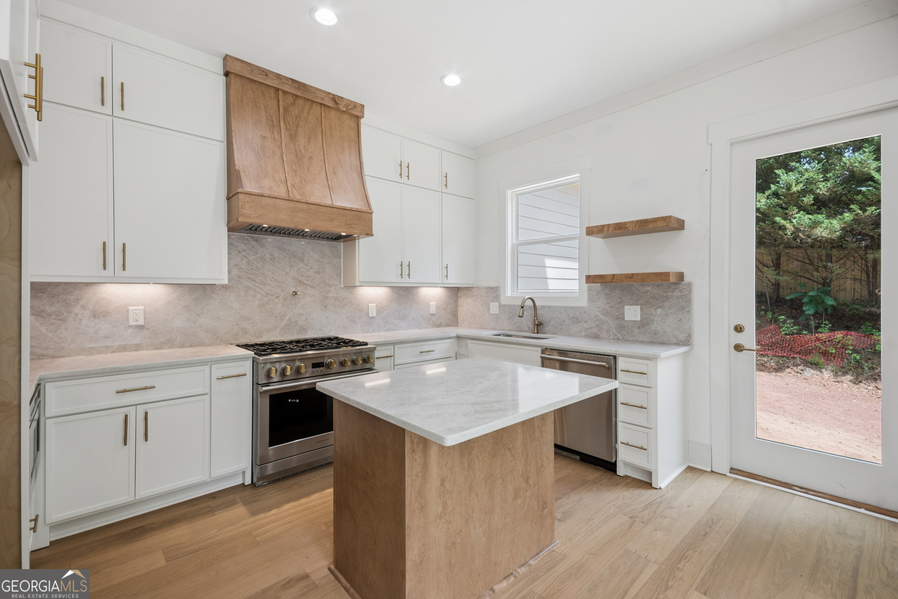 10745 Waters Road Property Photo 15