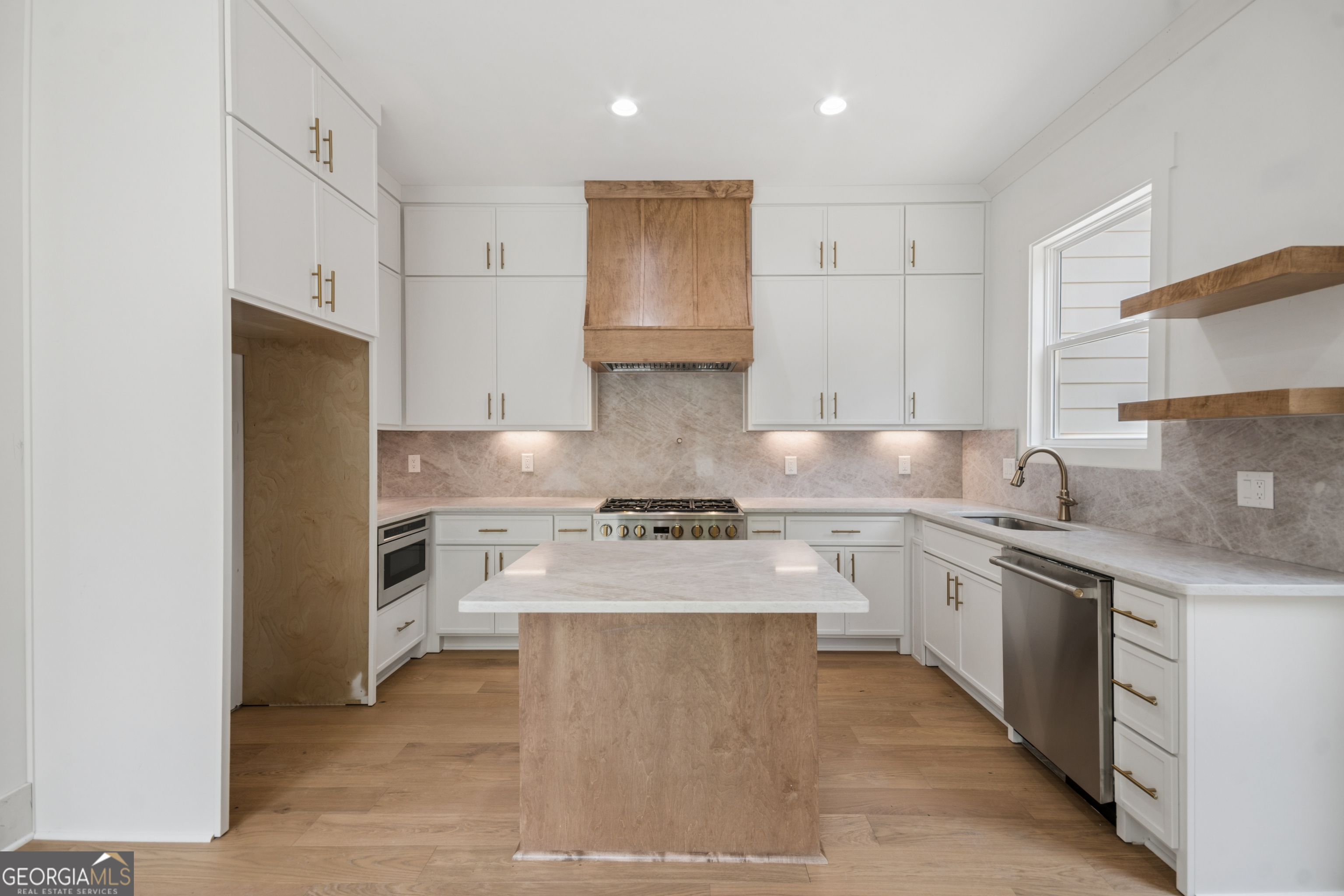10745 Waters Road Property Photo 16
