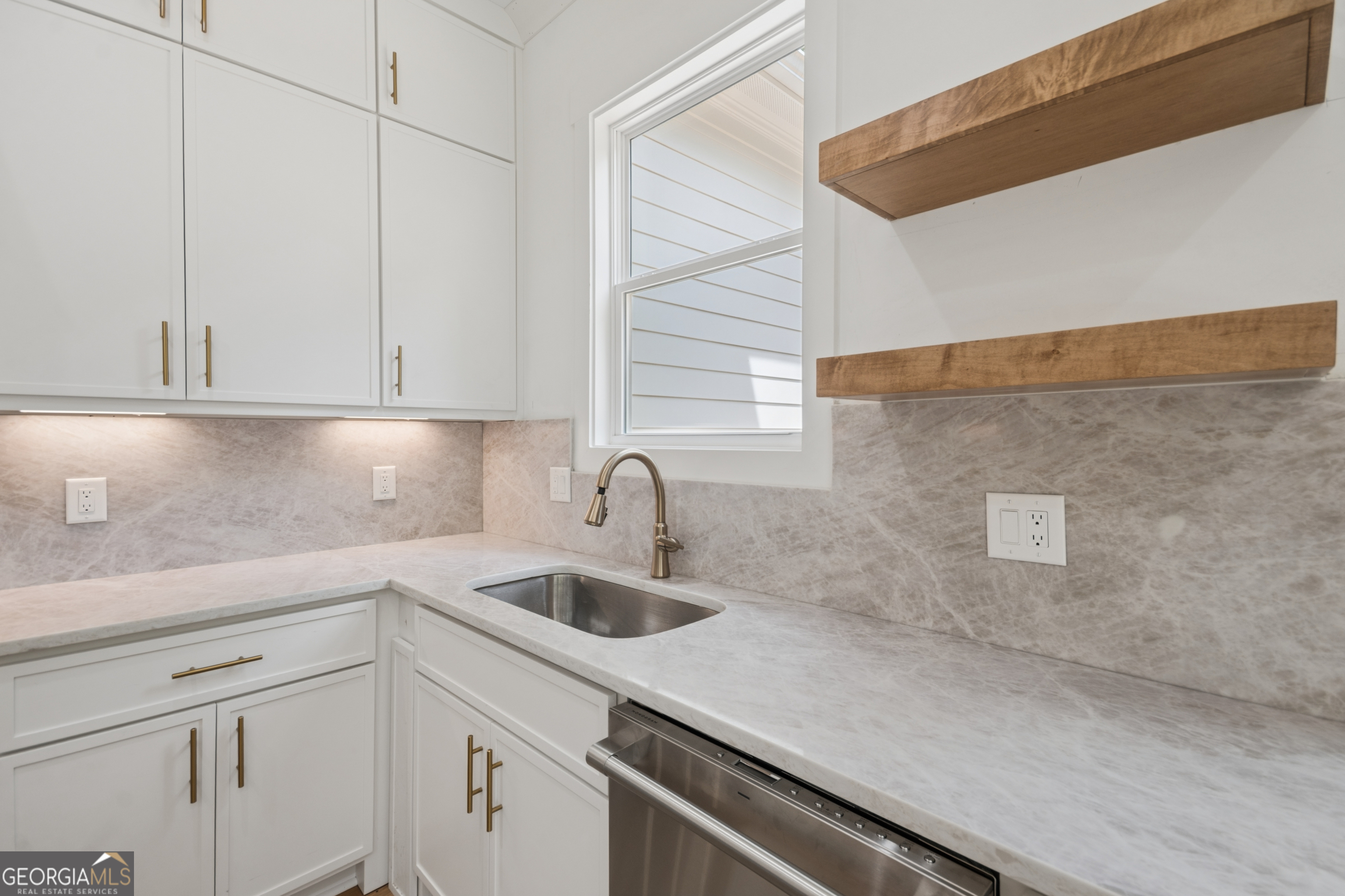 10745 Waters Road Property Photo 17
