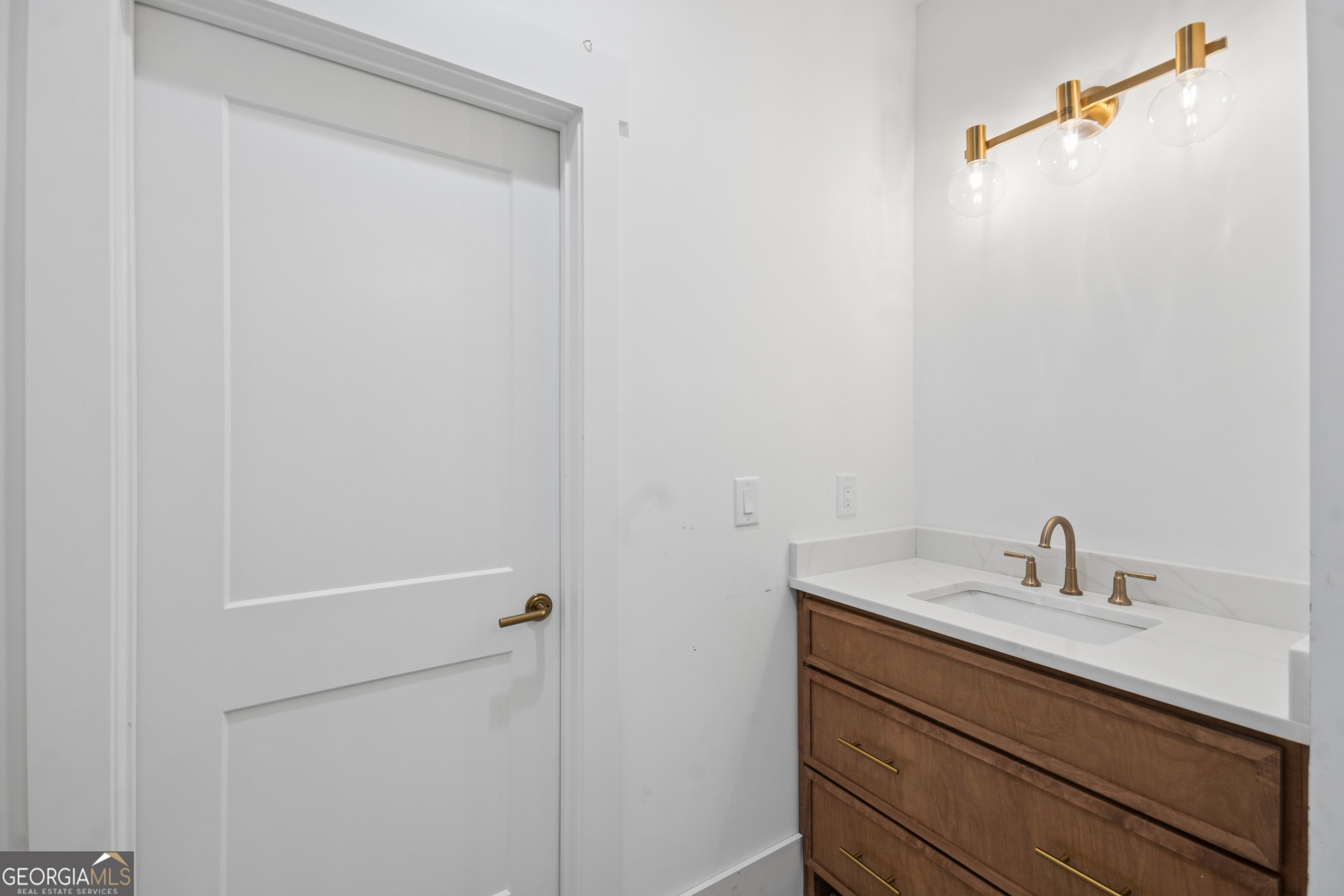 10745 Waters Road Property Photo 32