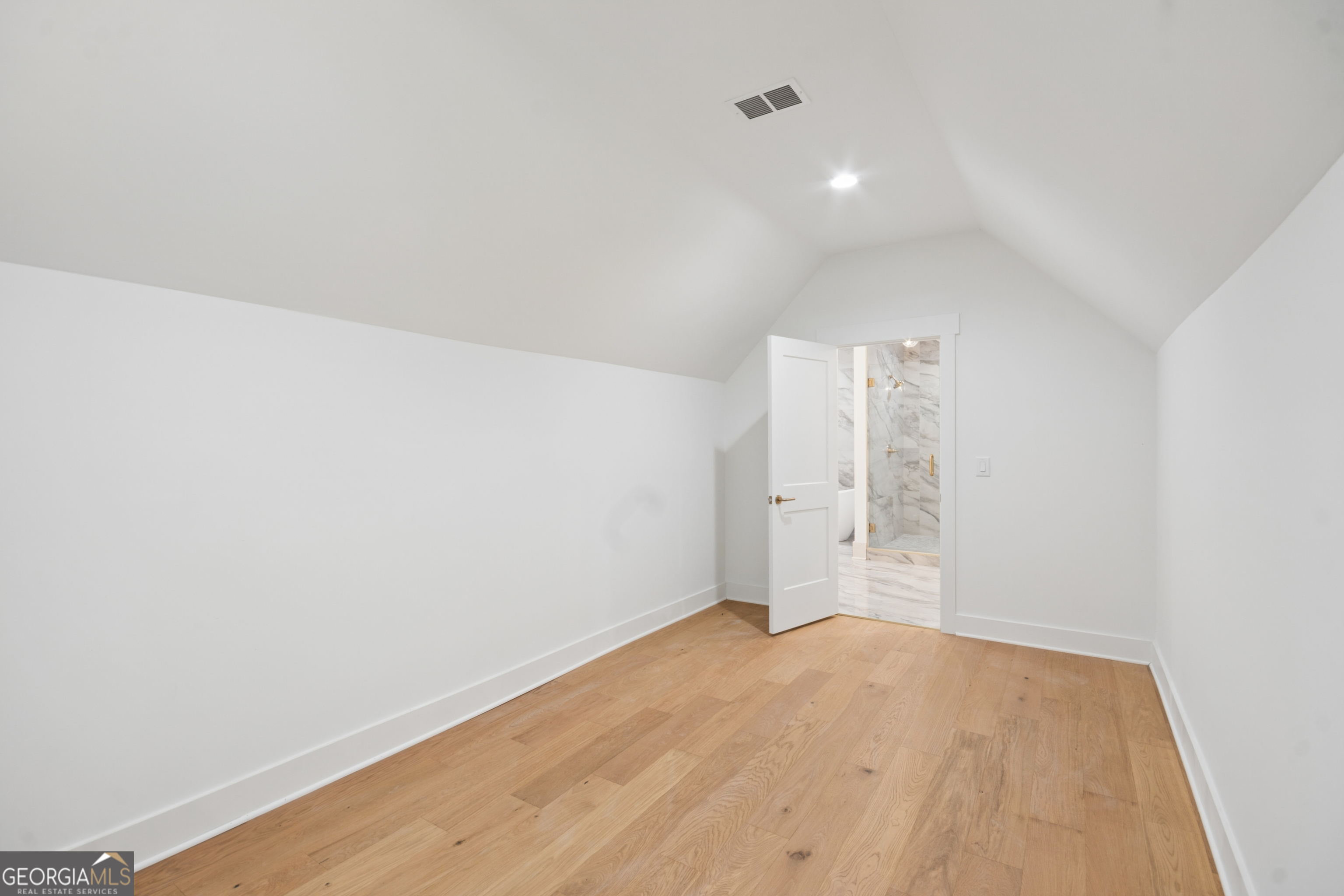 10745 Waters Road Property Photo 34