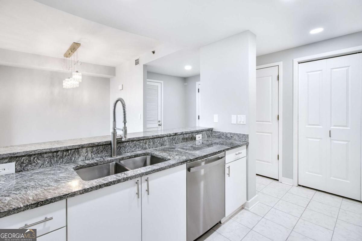3338 Peachtree Road Ne # 2401 Property Photo 19