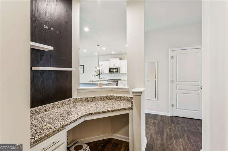 402 Timberleaf Road Property Photo 6