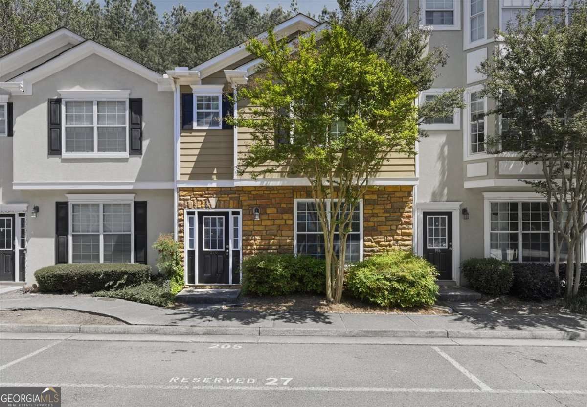 200 Riverstone Commons Circle Property Photo 2