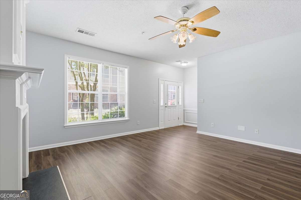 200 Riverstone Commons Circle Property Photo 5