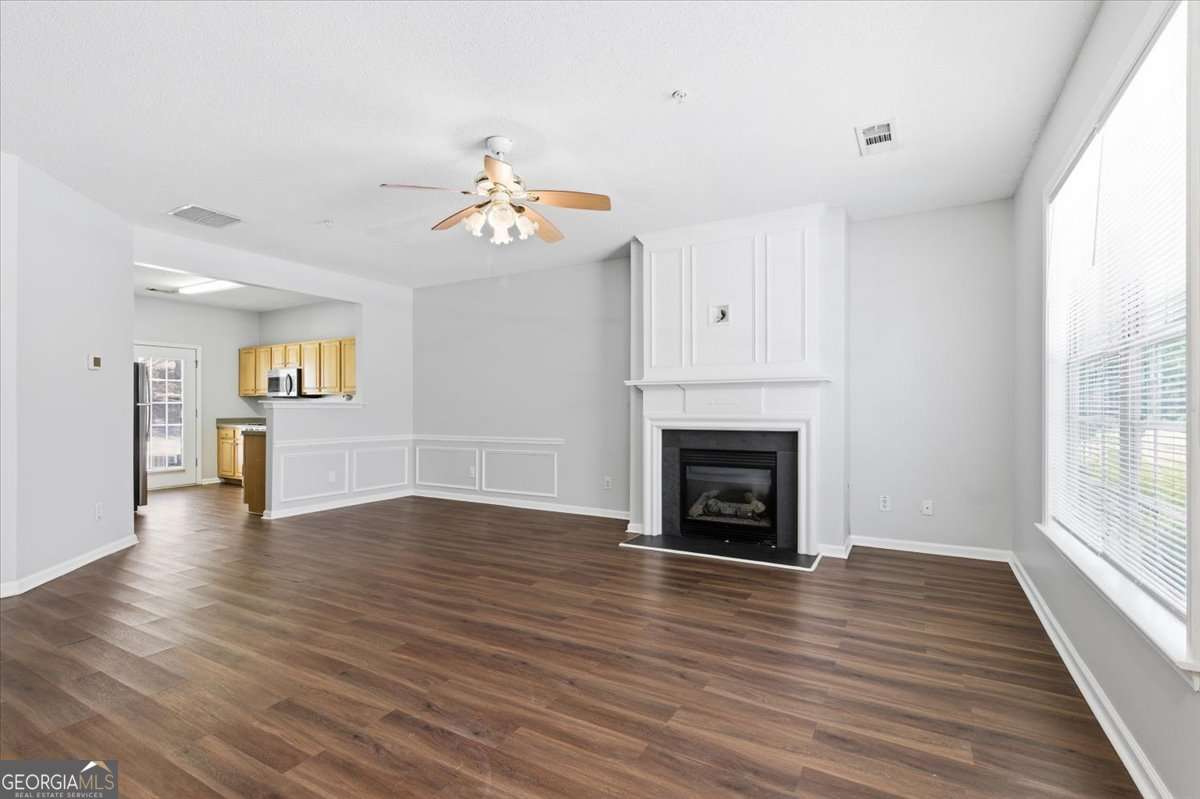 200 Riverstone Commons Circle Property Photo 6