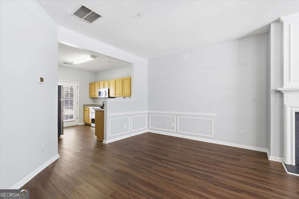 200 Riverstone Commons Circle Property Photo 9