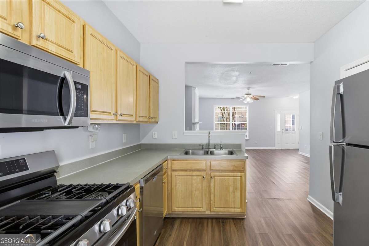 200 Riverstone Commons Circle Property Photo 12