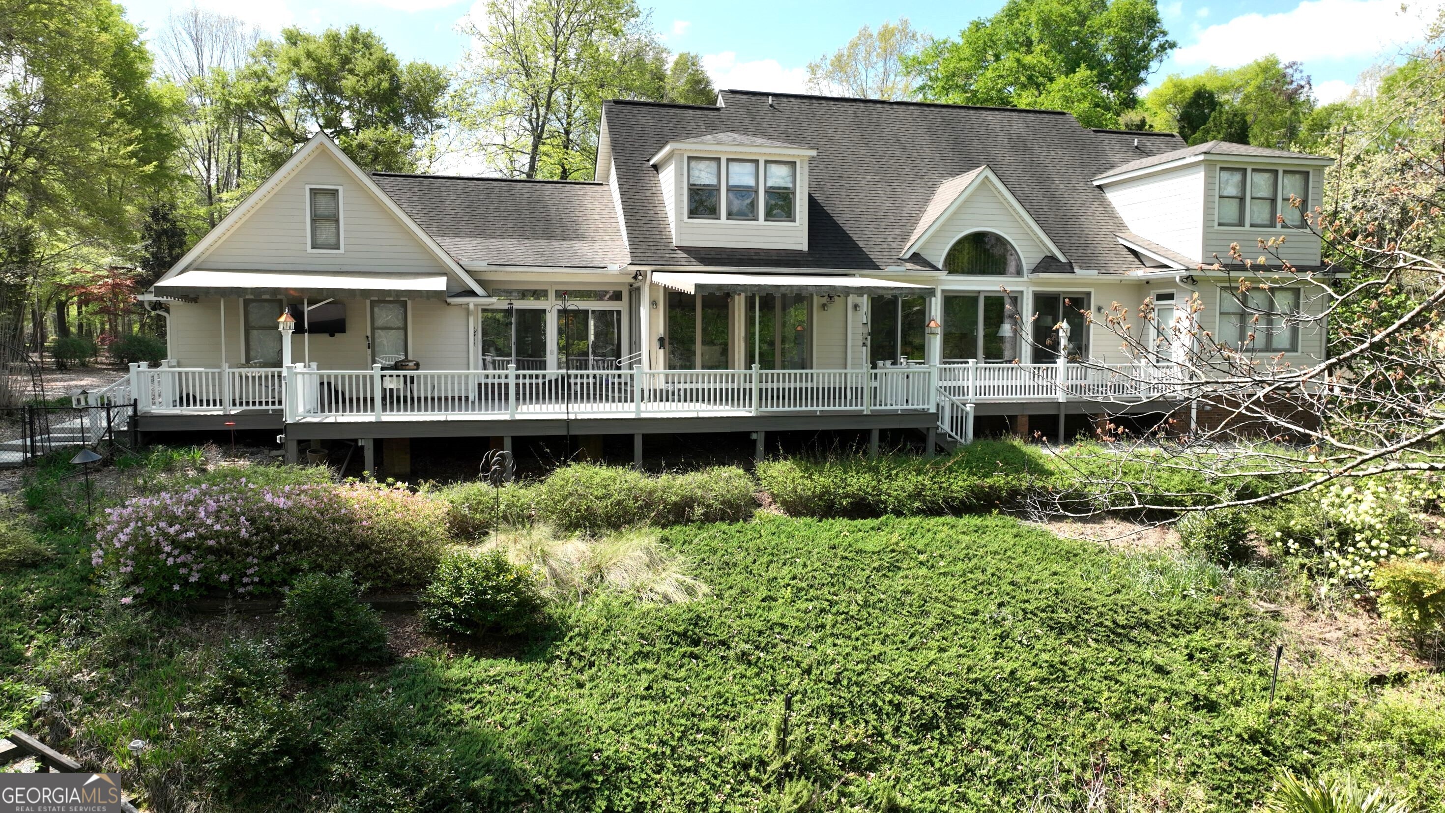 1082 River Street Property Photo 5