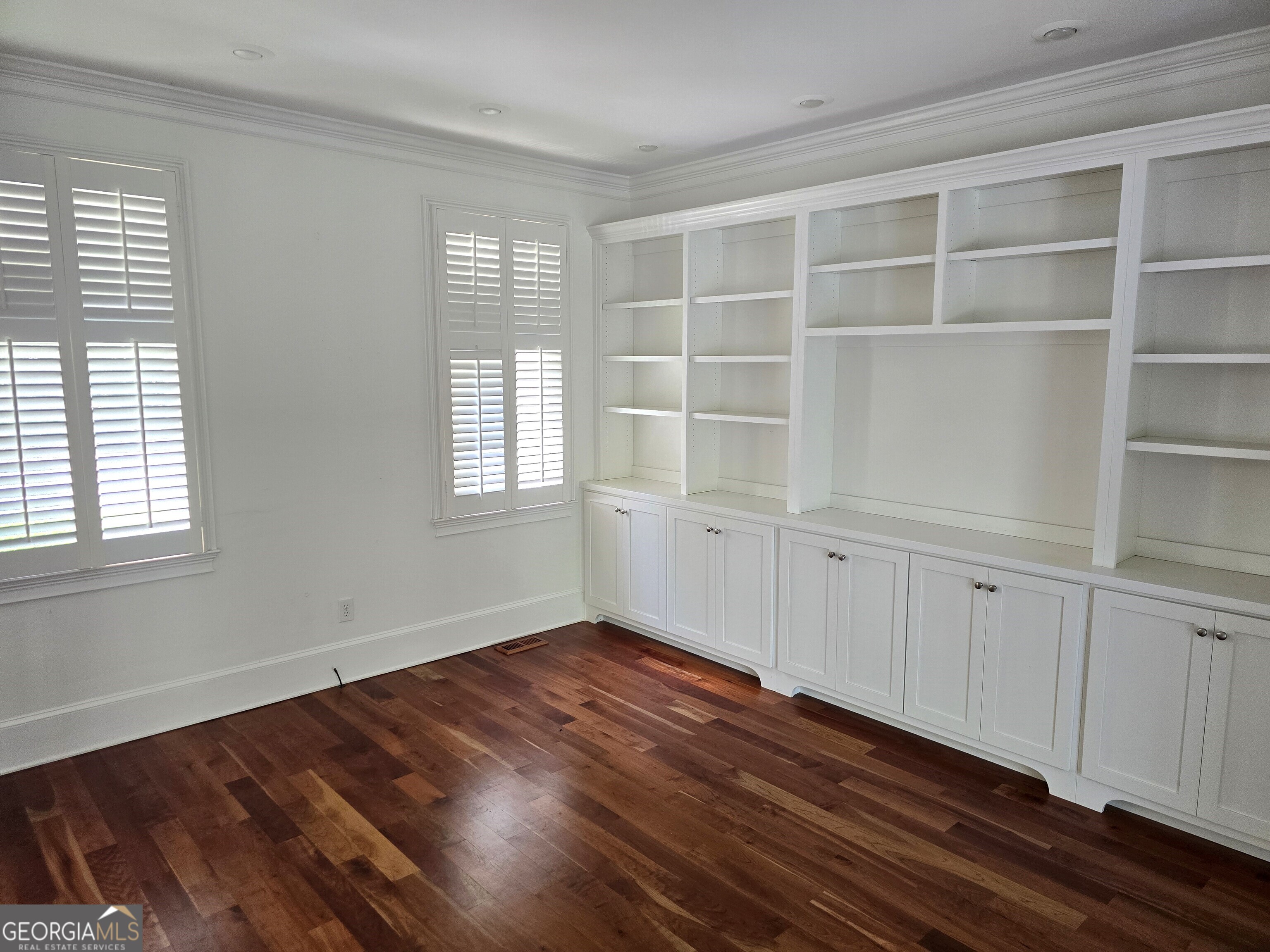 1082 River Street Property Photo 27