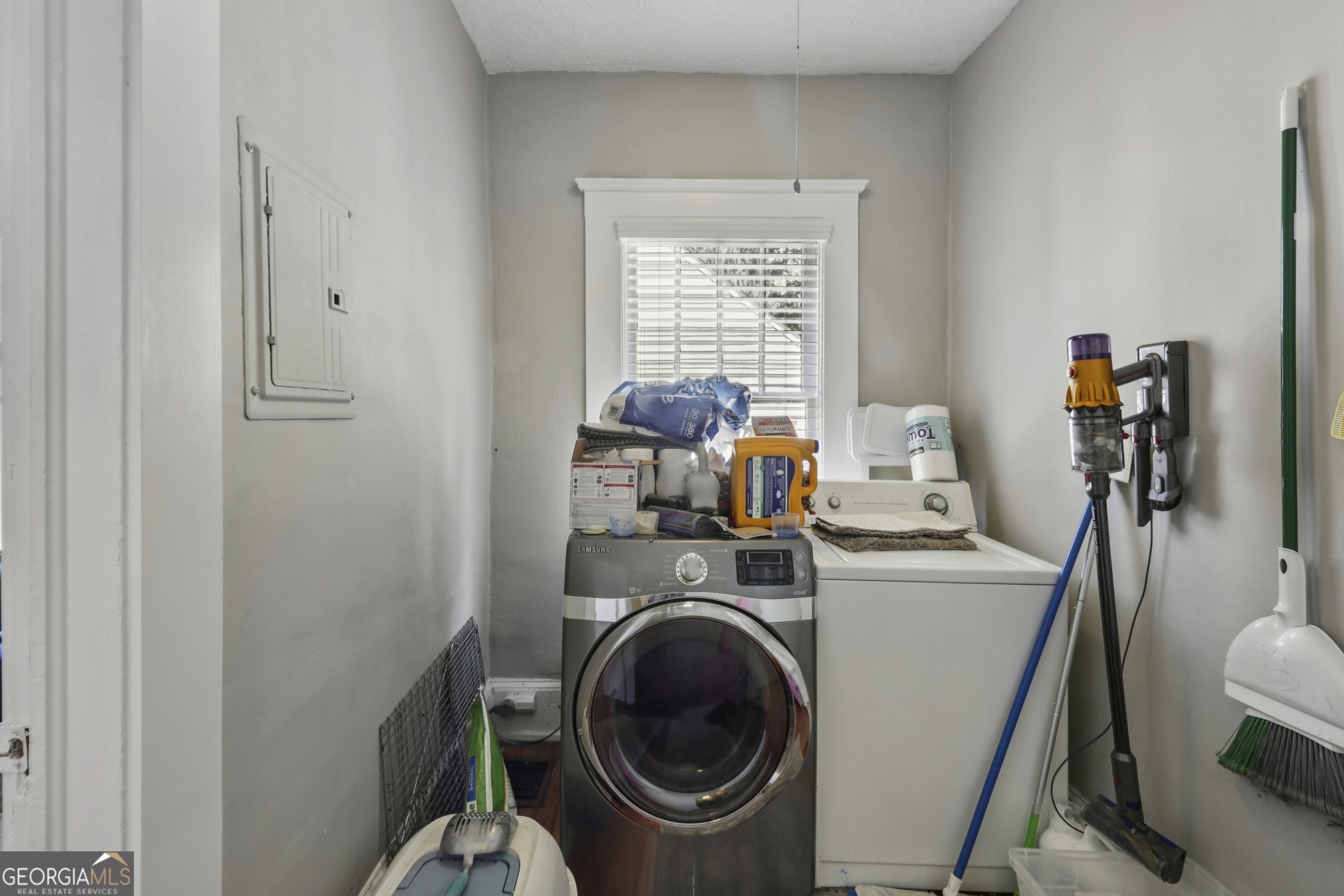 1412 Memorial Drive Se Property Photo 8