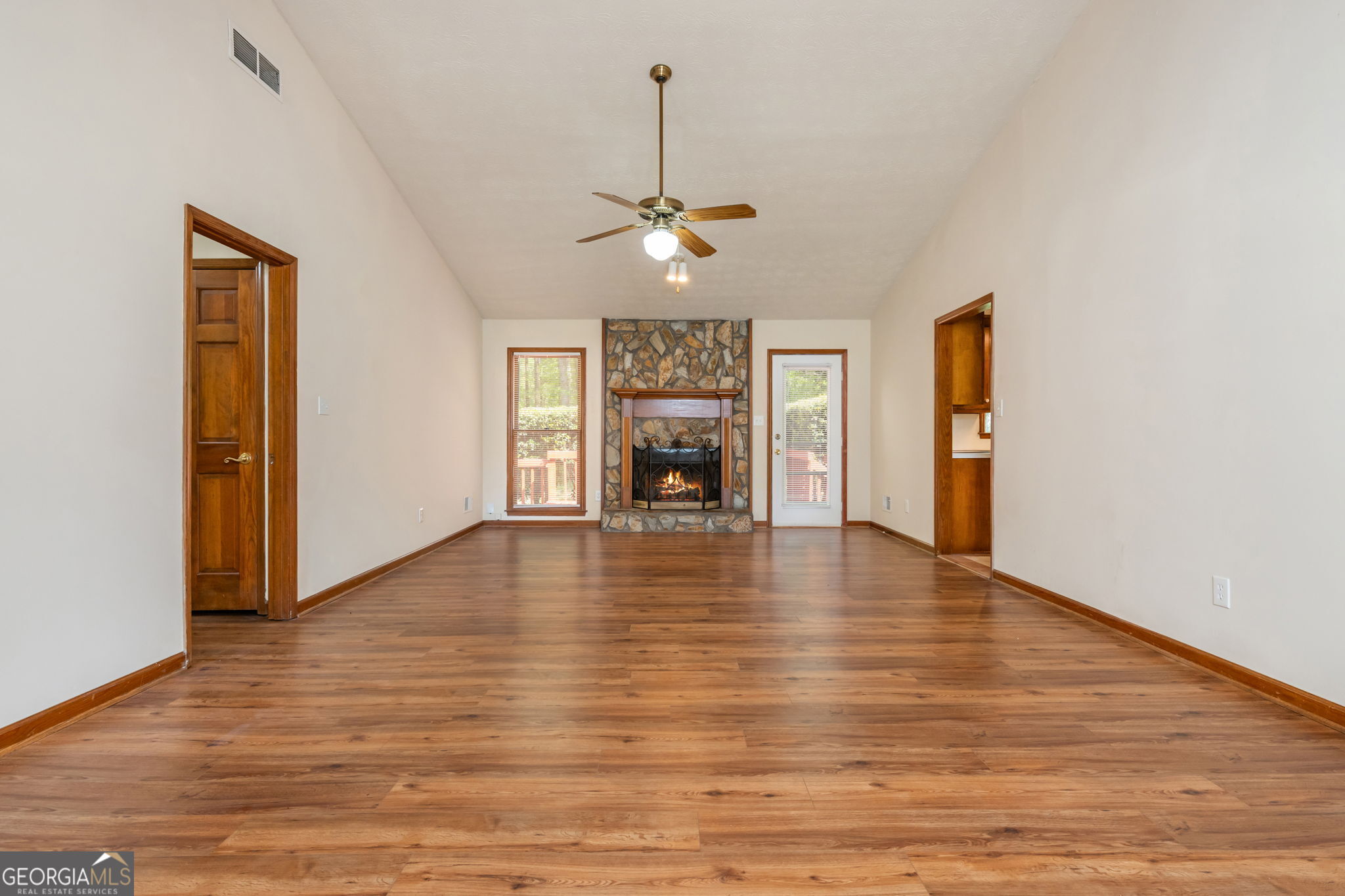 1544 Pine Creek Way Property Photo 5