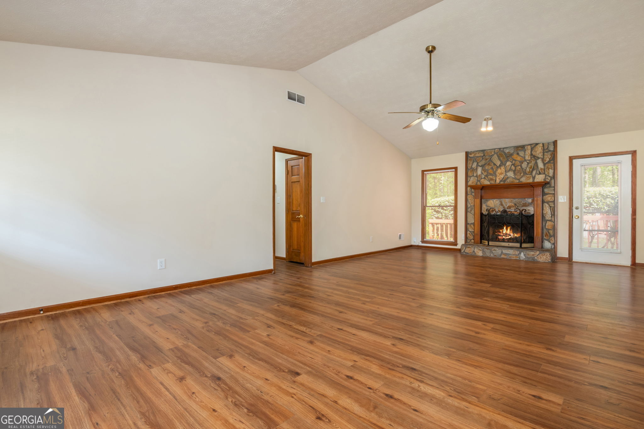 1544 Pine Creek Way Property Photo 7