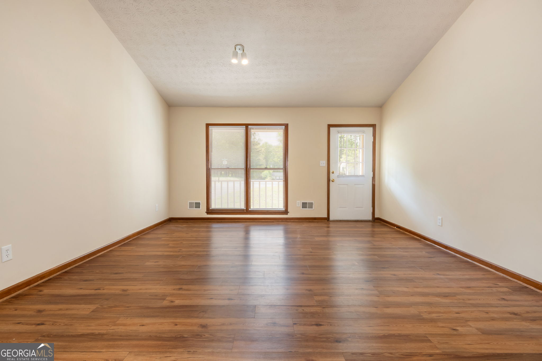 1544 Pine Creek Way Property Photo 8