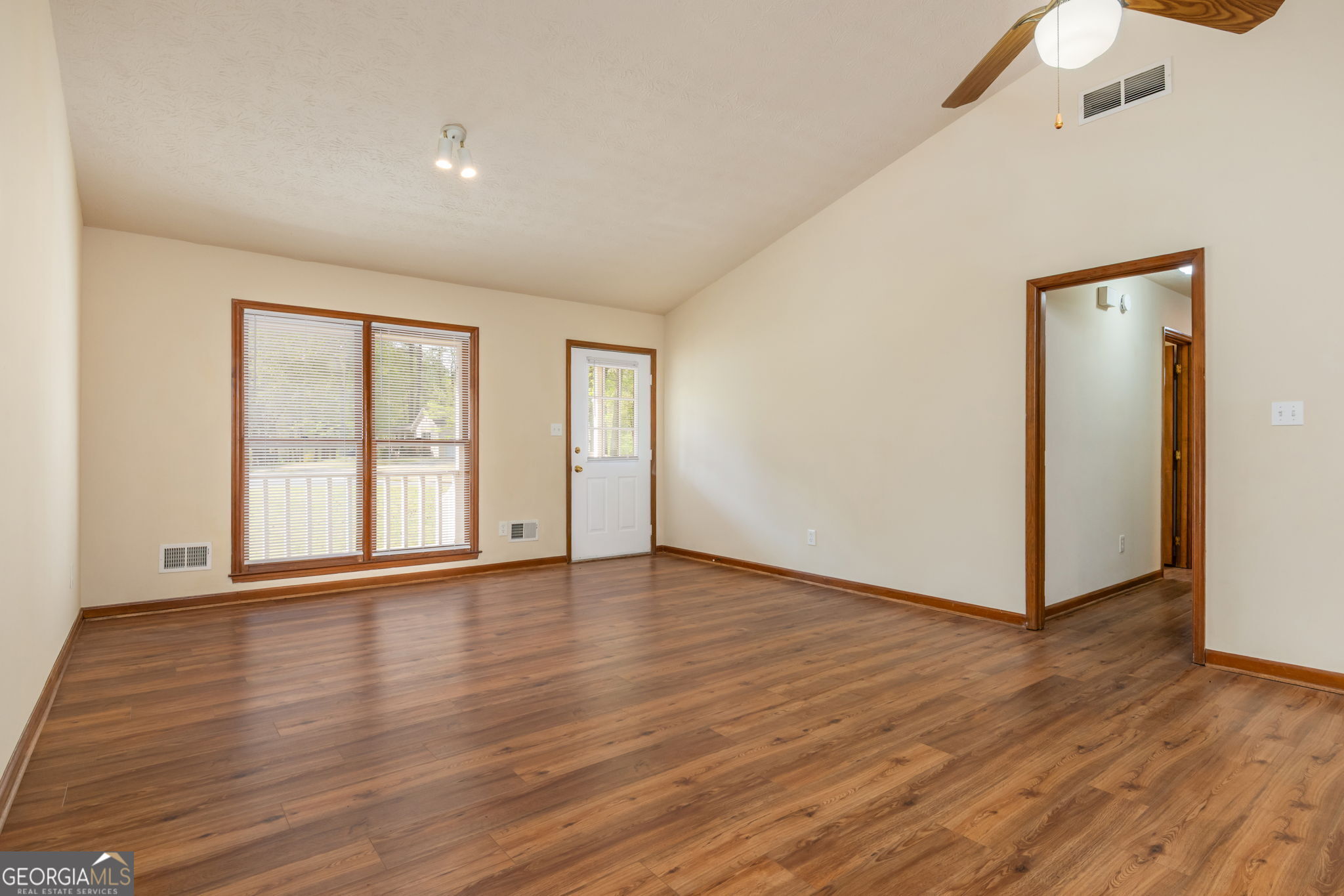 1544 Pine Creek Way Property Photo 9