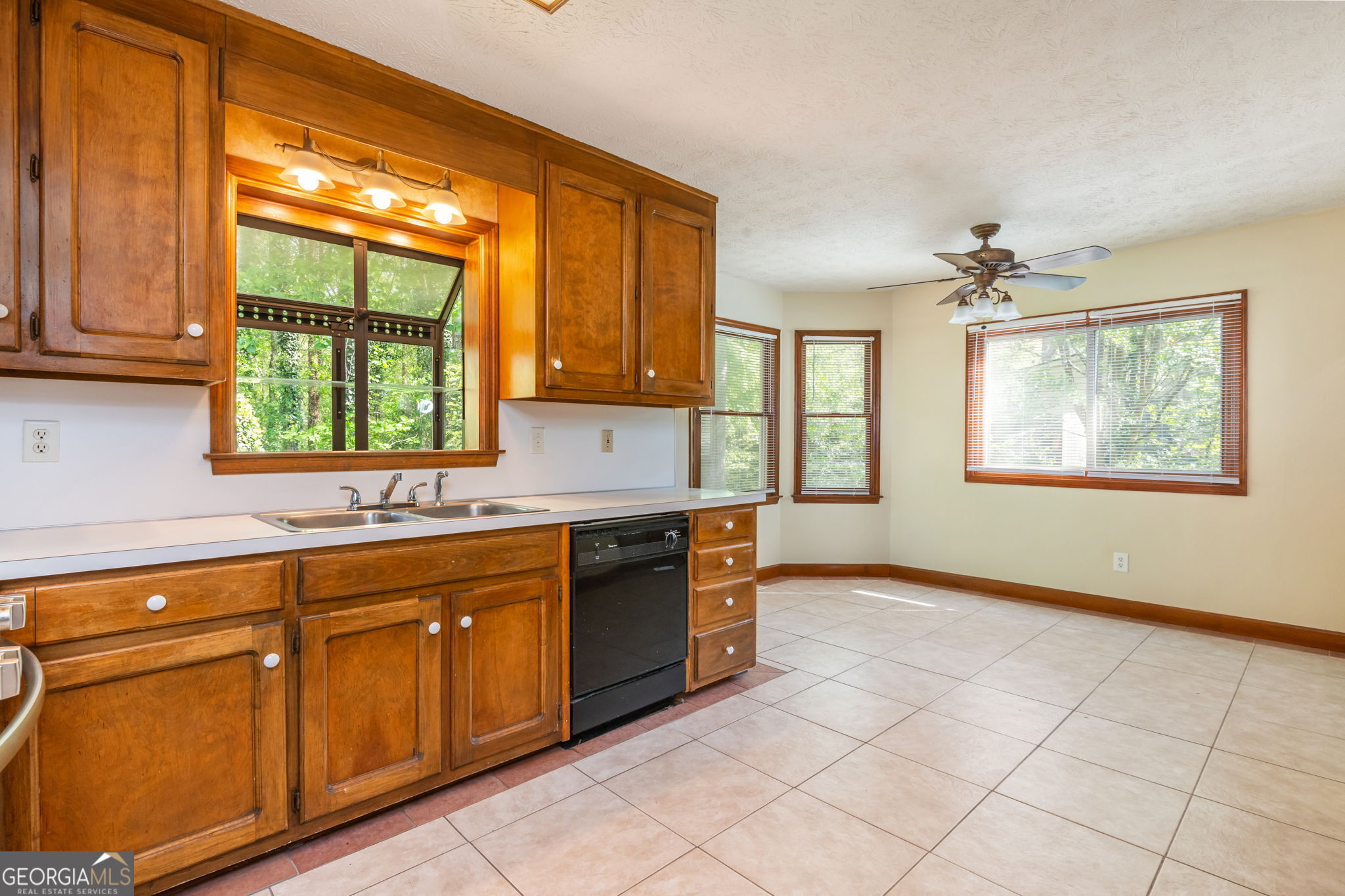 1544 Pine Creek Way Property Photo 13