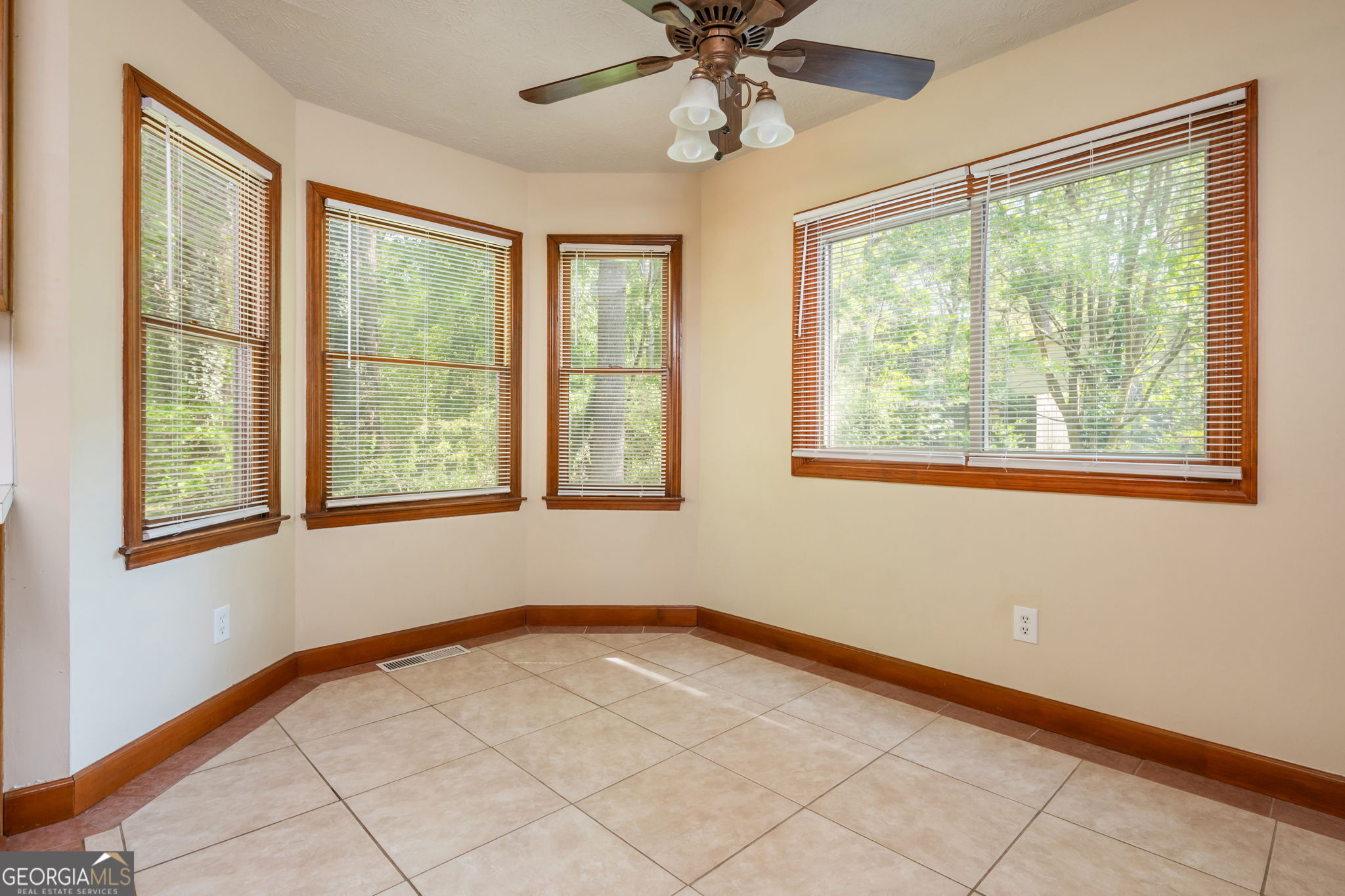 1544 Pine Creek Way Property Photo 19