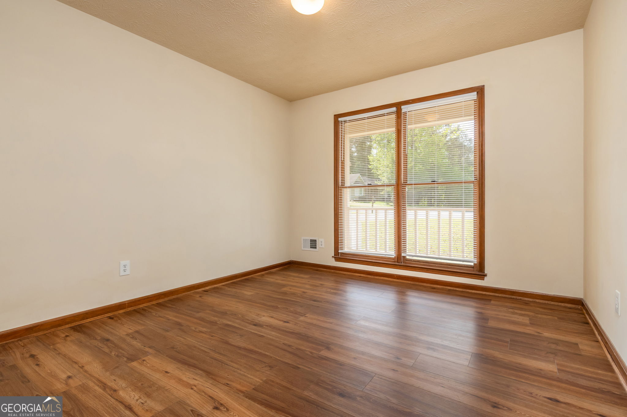 1544 Pine Creek Way Property Photo 28