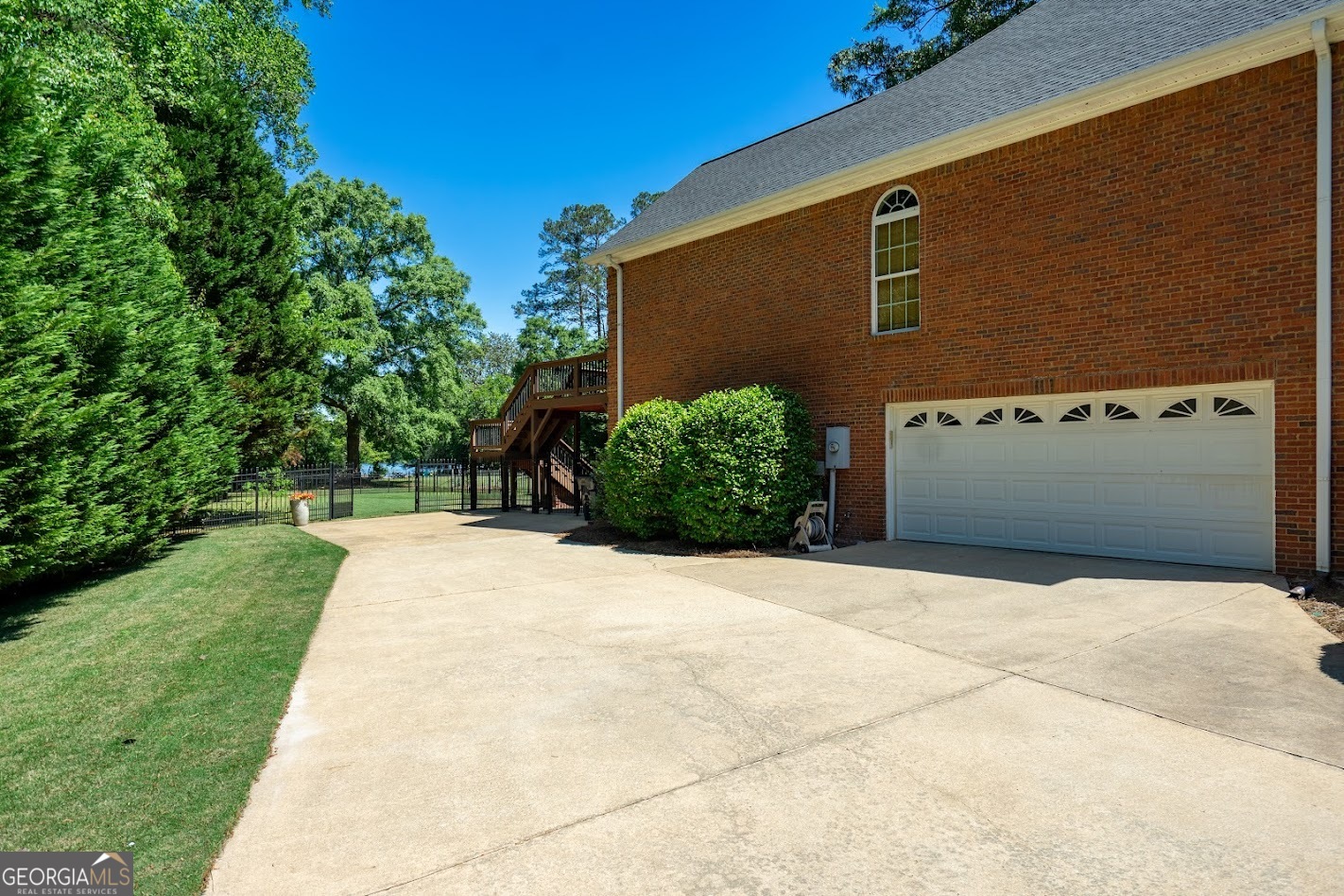 910 Piney Woods Drive Property Photo 5