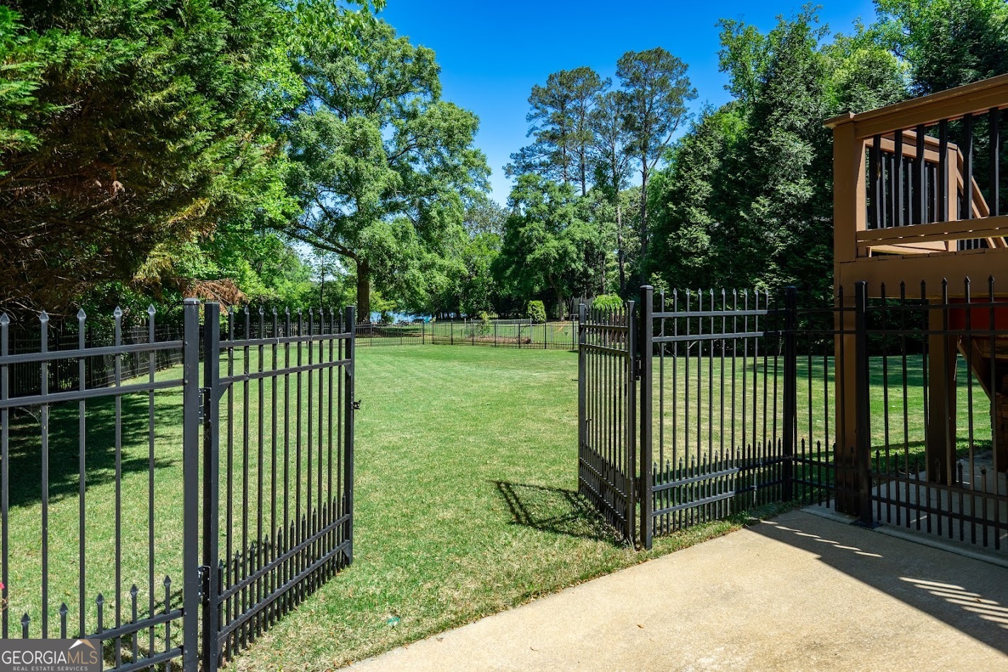 910 Piney Woods Drive Property Photo 12