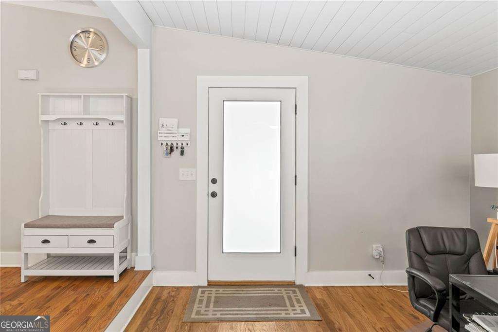 2061 Shady Lane Property Photo 9