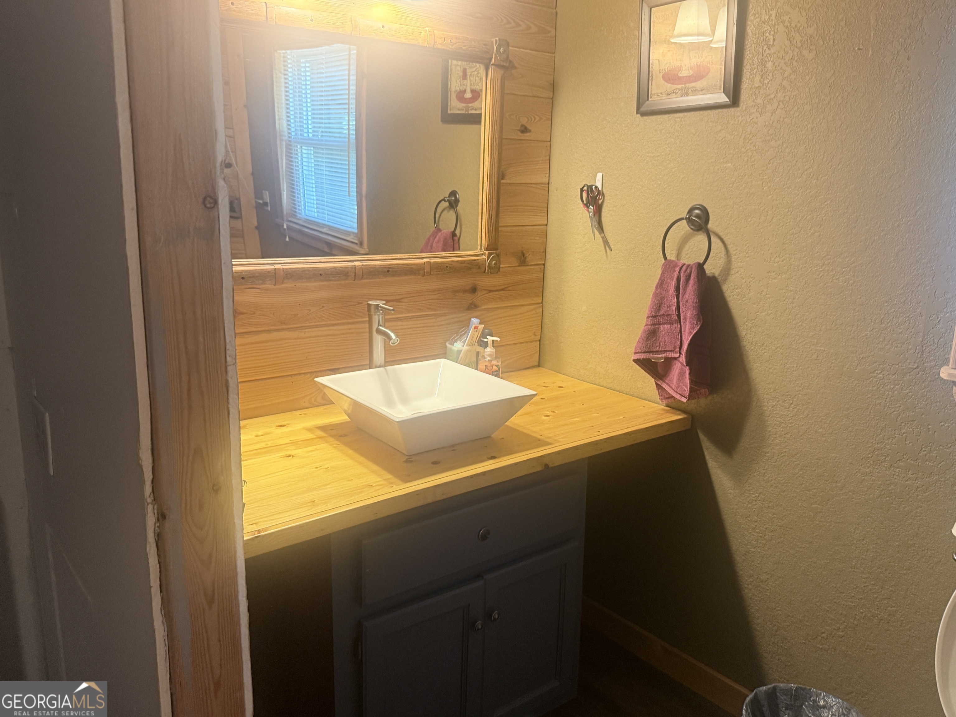 1072 Mountain View Road Property Photo 8