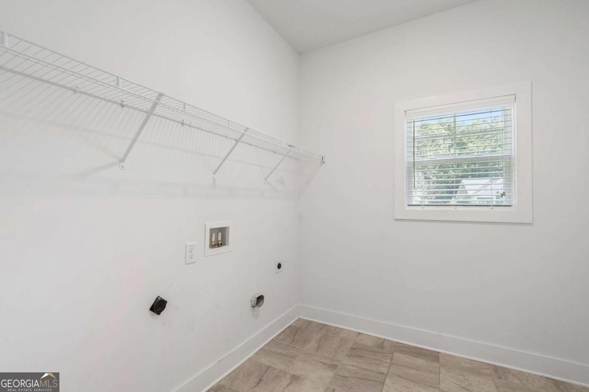 17 Pinoak Trail Se Property Photo 33