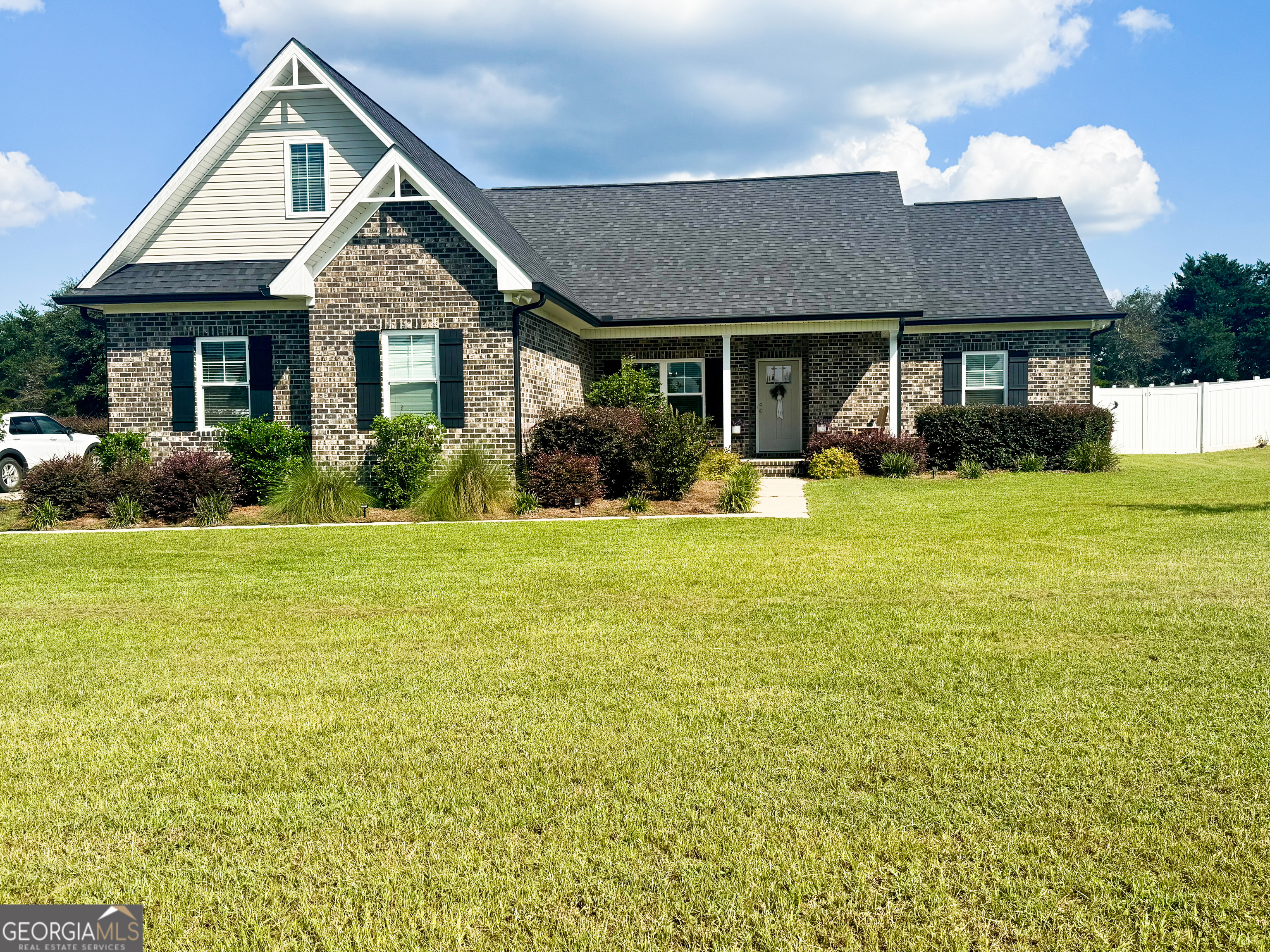 206 Spotted Fawn Road N