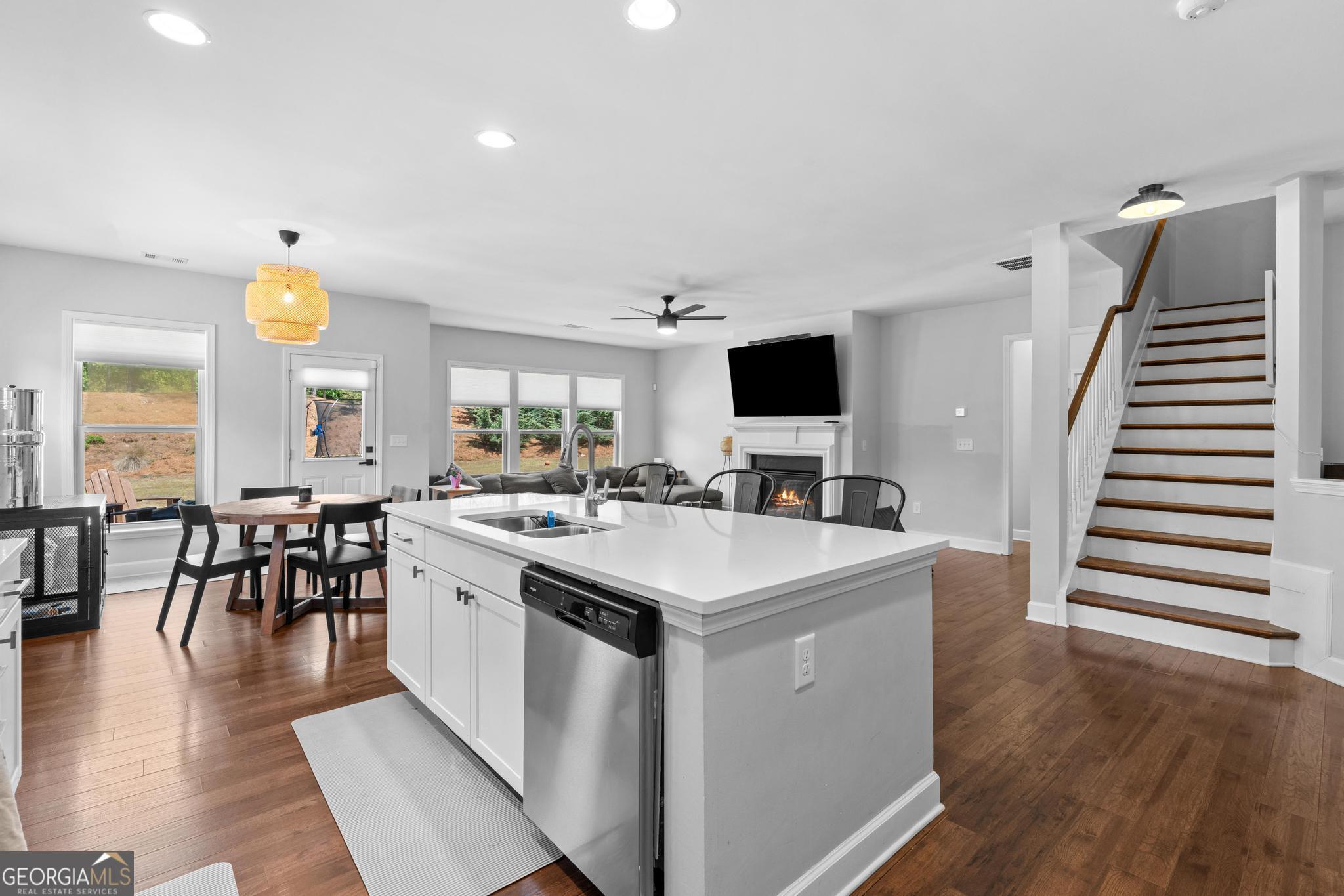 202 Roundwood Way Property Photo 4
