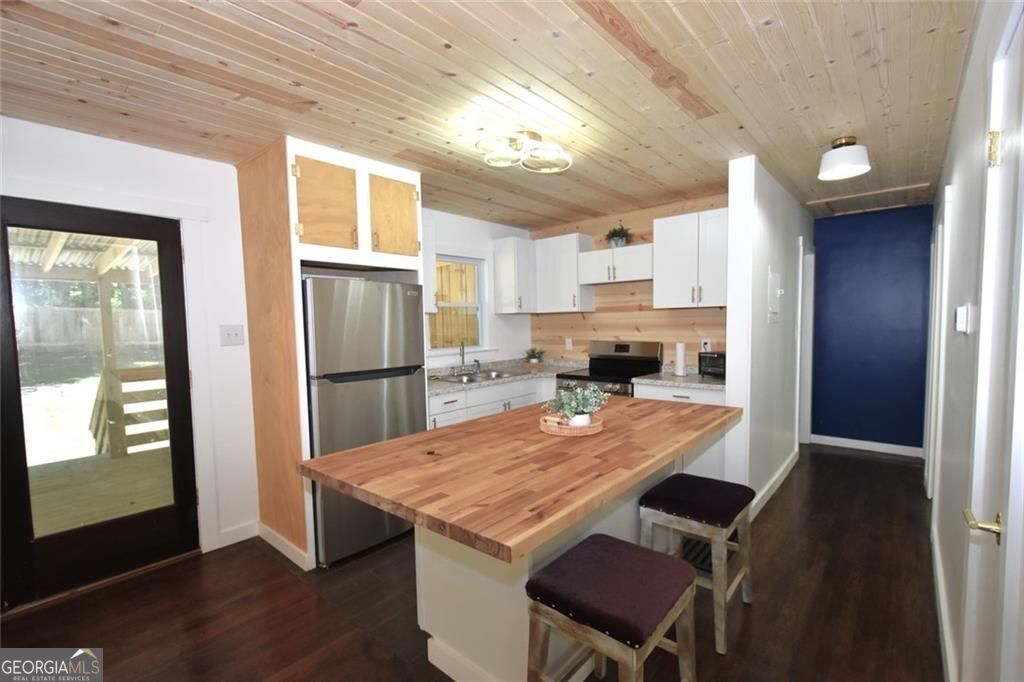 2030 Sanders Drive Property Photo 12