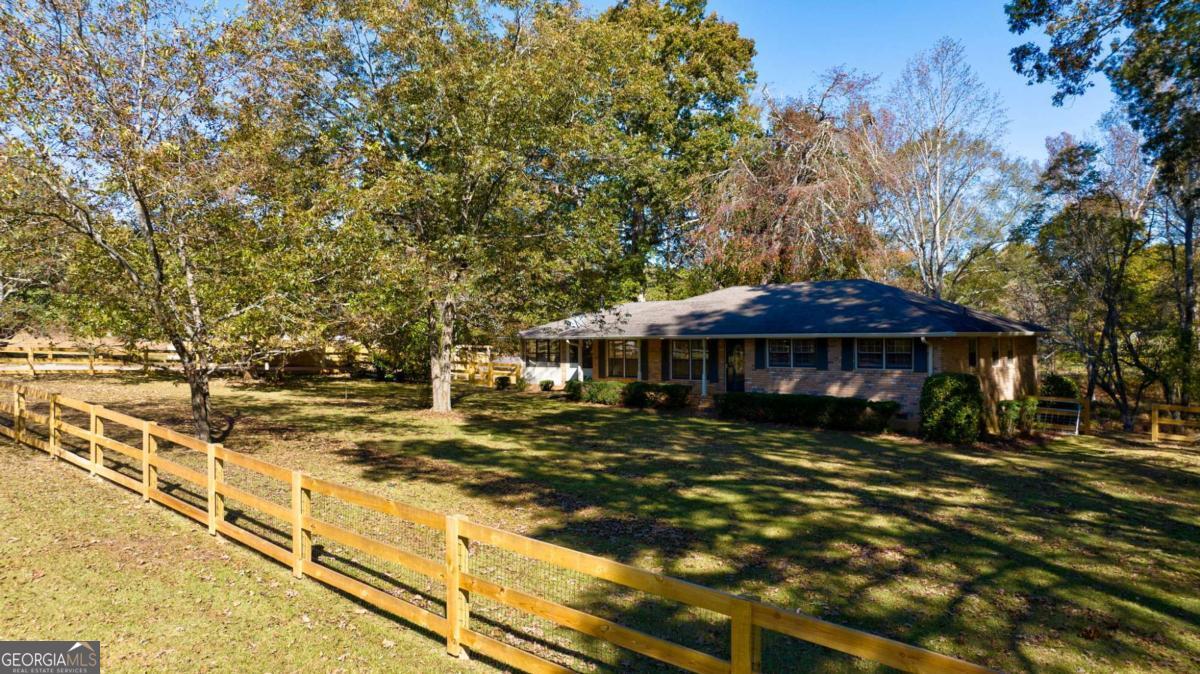 8100 Hog Mountain Road Property Photo 1