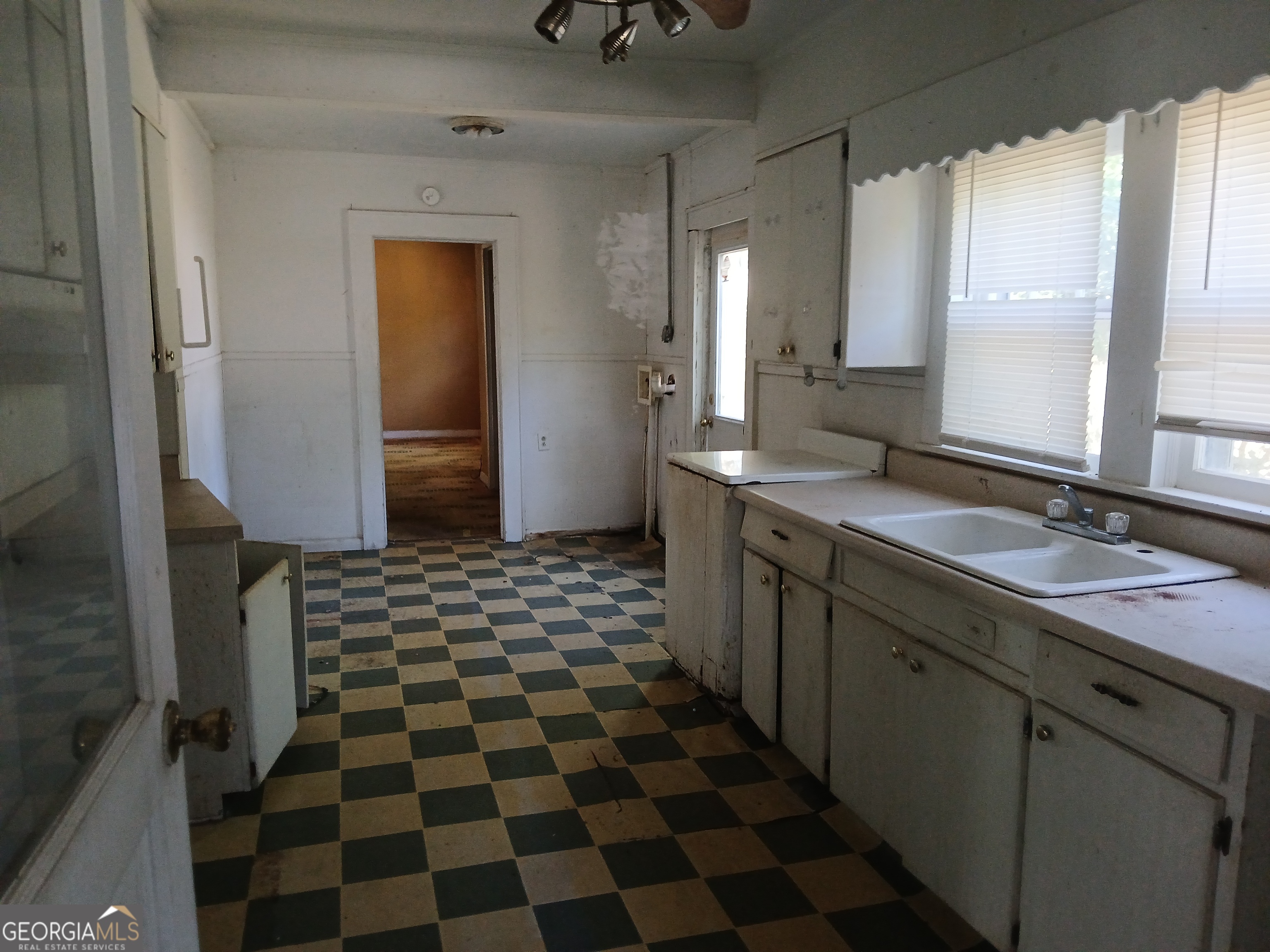 702 N Church Property Photo 5