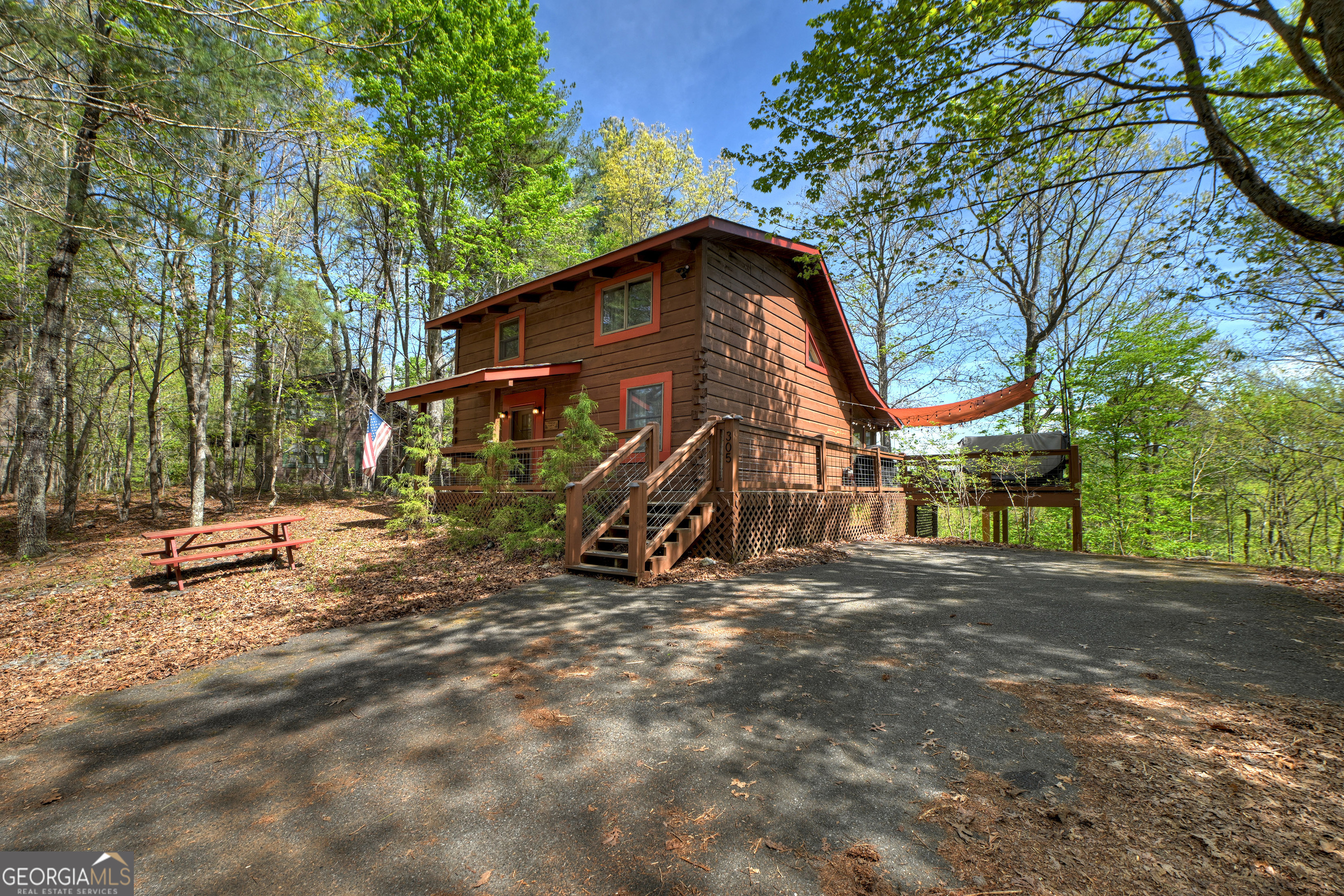 305 Kim Bolton Drive Property Photo 3