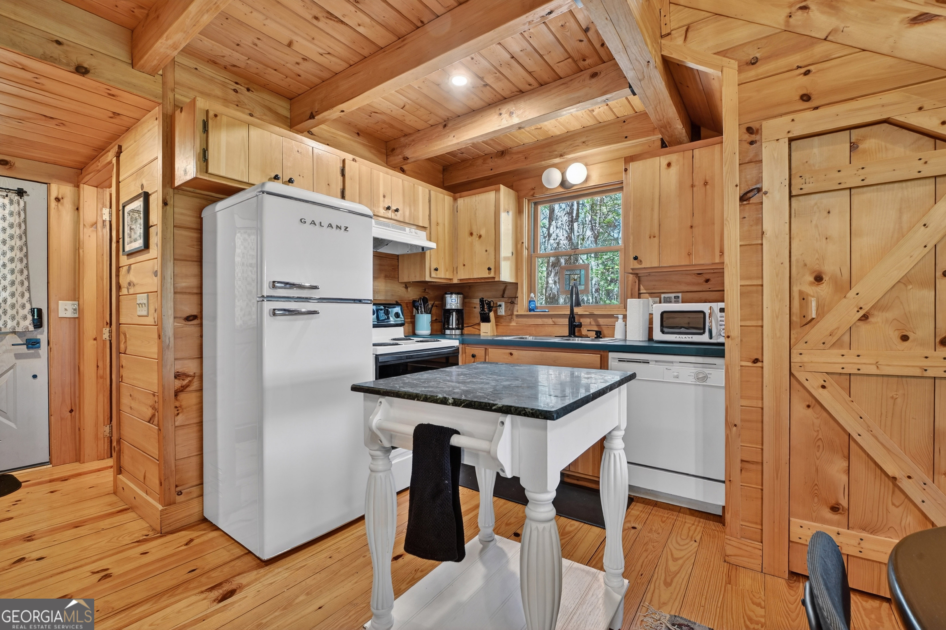 305 Kim Bolton Drive Property Photo 14