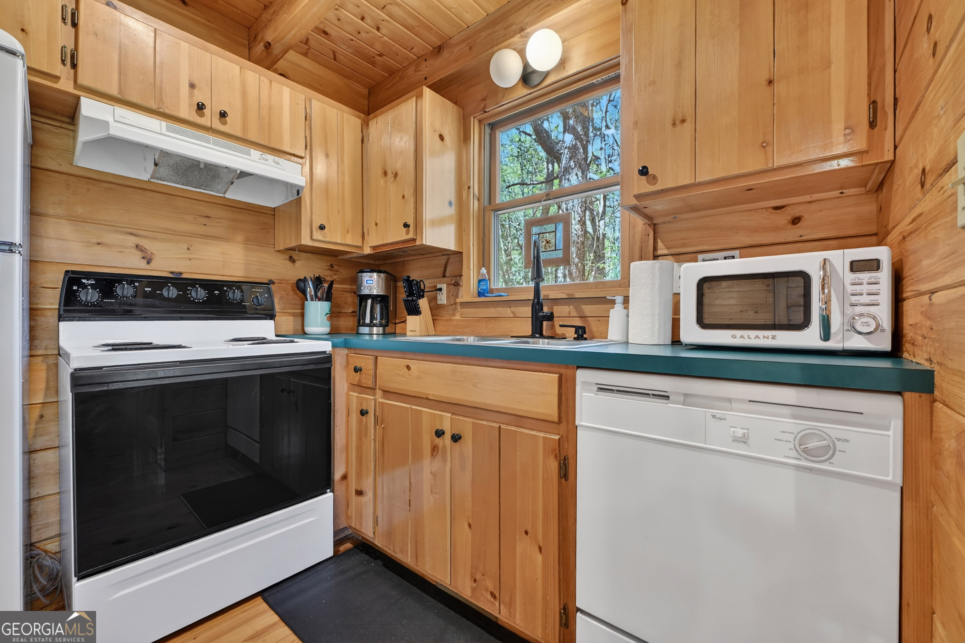 305 Kim Bolton Drive Property Photo 15