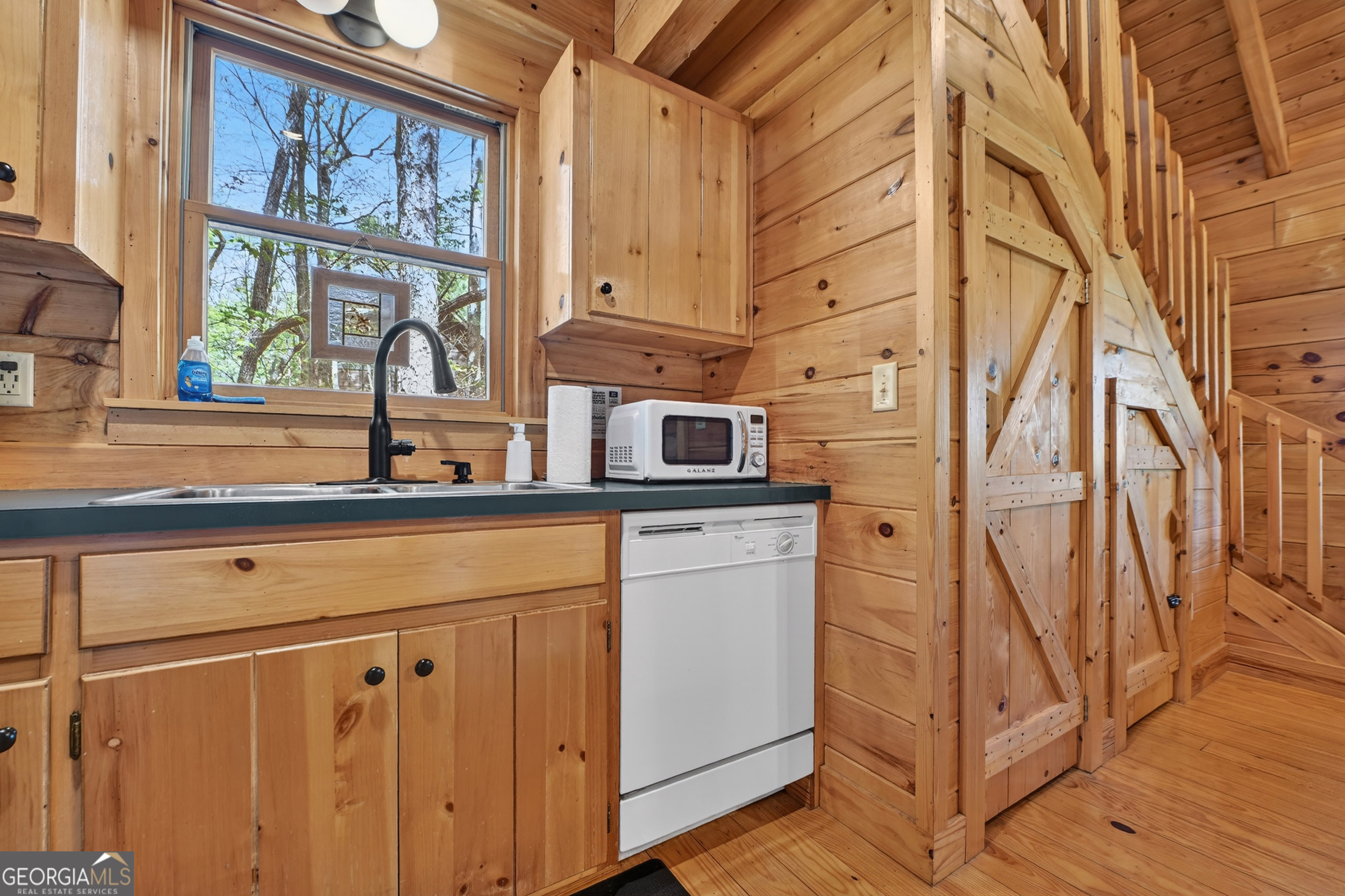 305 Kim Bolton Drive Property Photo 16