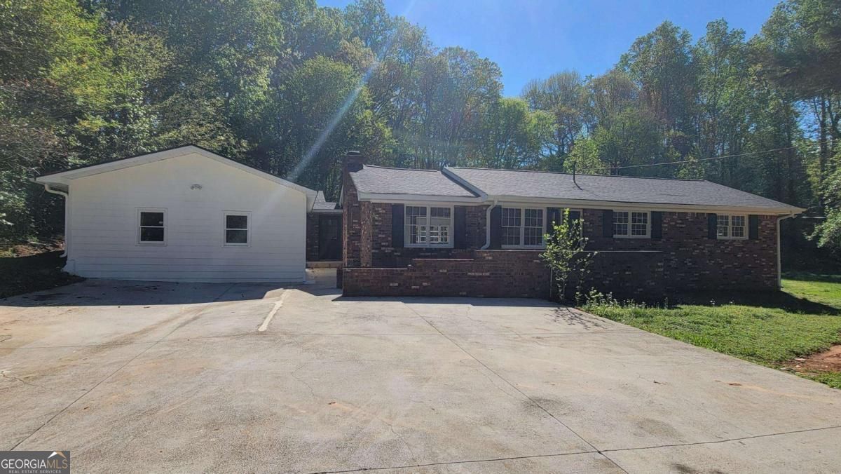 5686 Woodland Drive