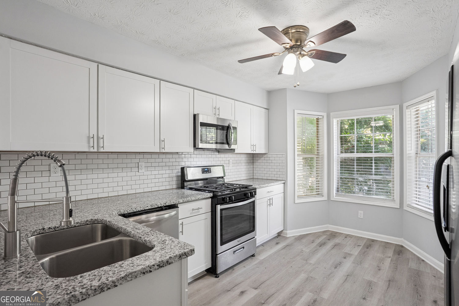 6430 Oakleaf Way Property Photo 2