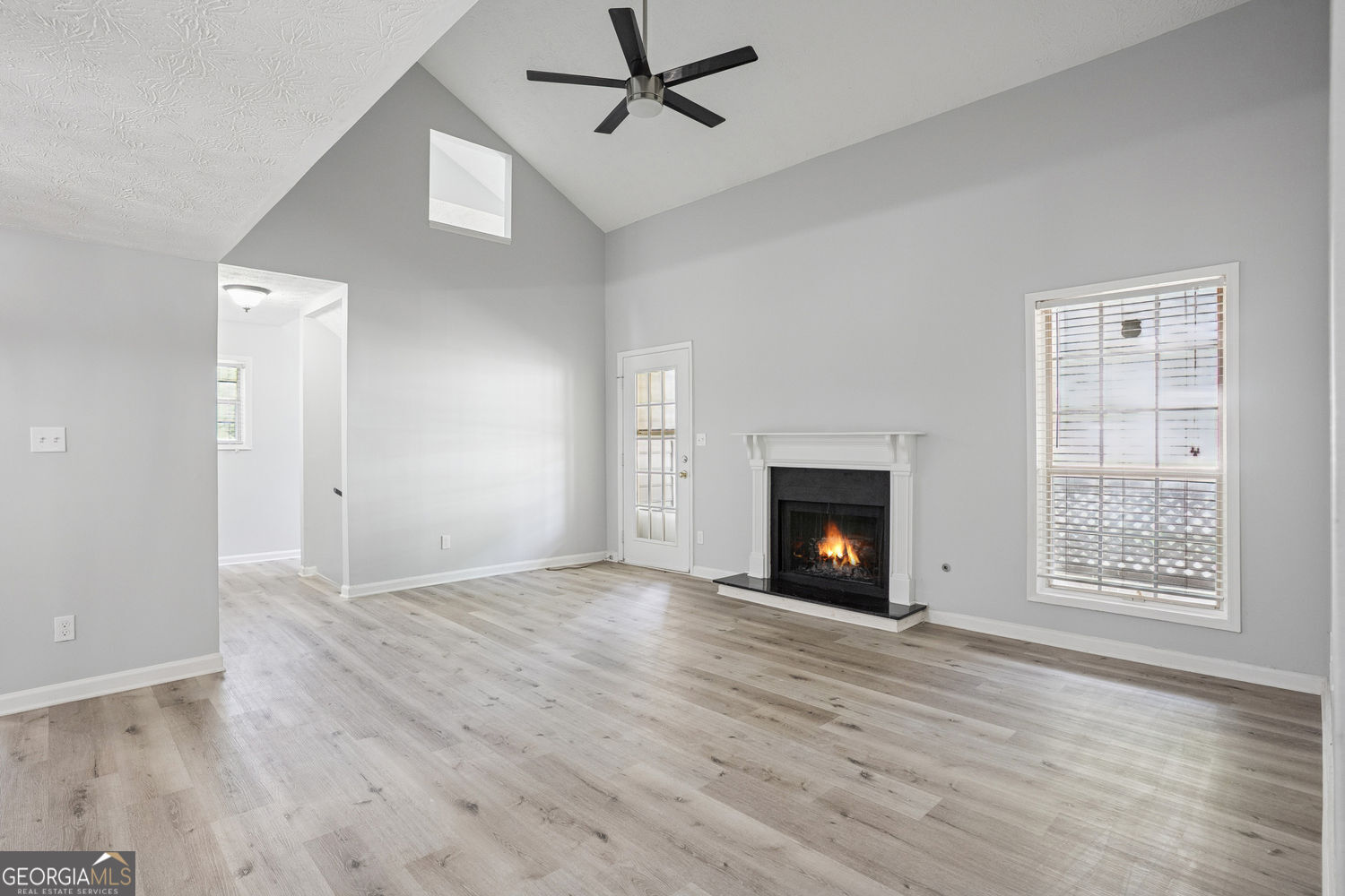 6430 Oakleaf Way Property Photo 8