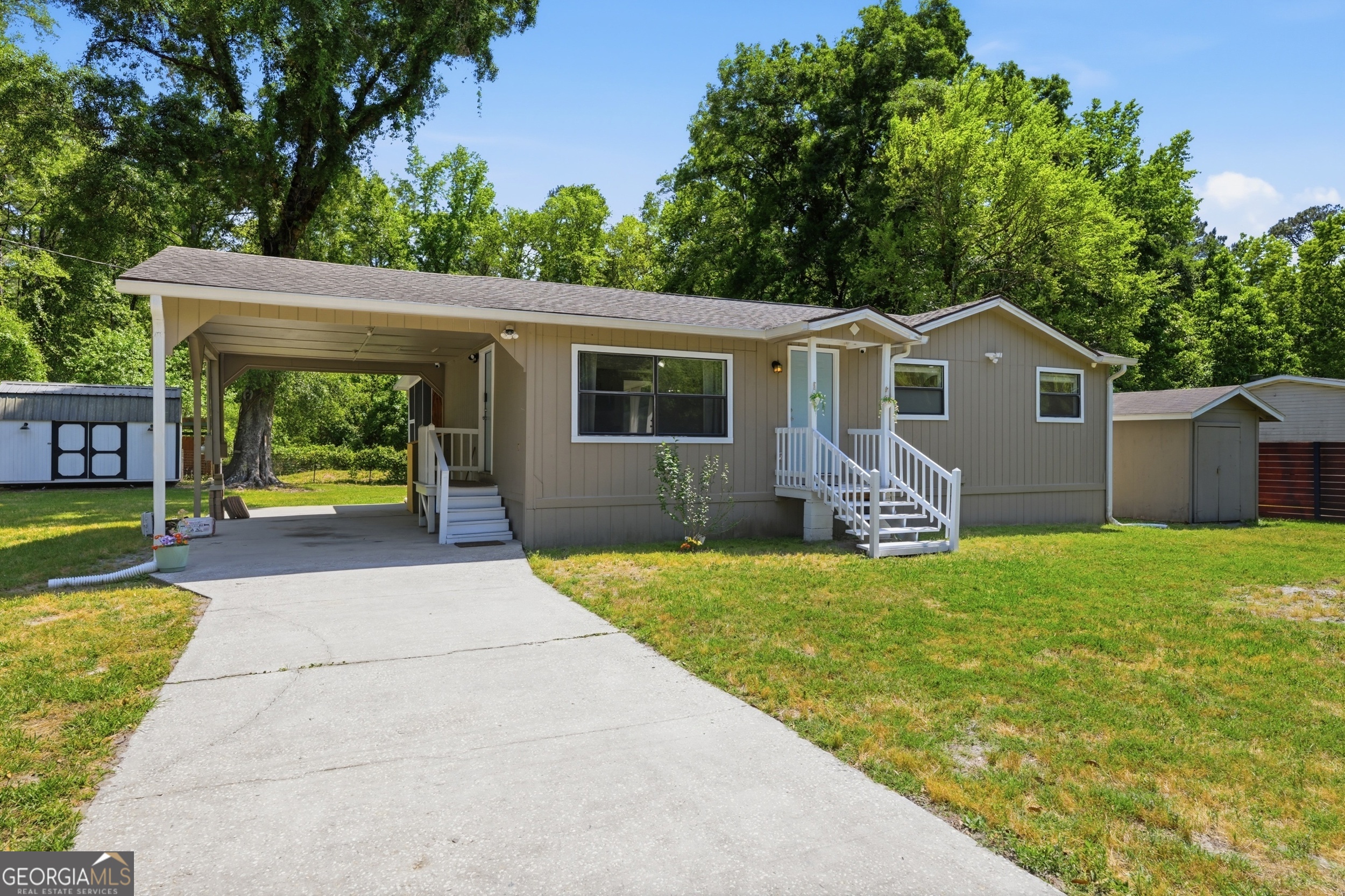 90 Daisy Avenue Property Photo 1