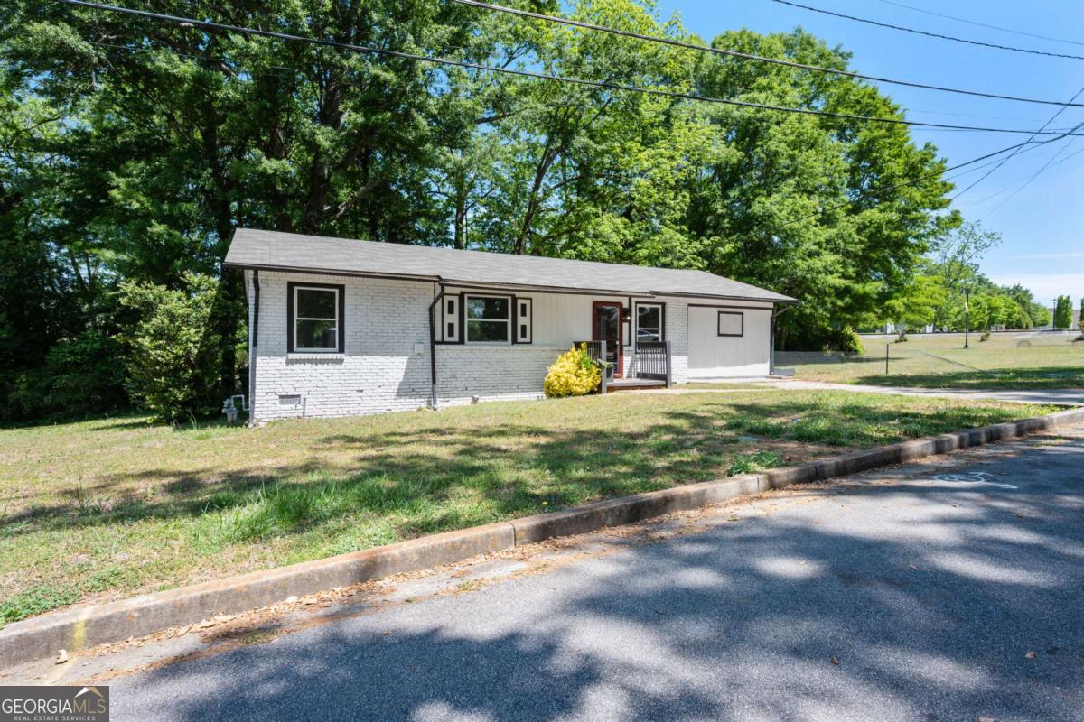 100 Pine Circle Property Photo 2