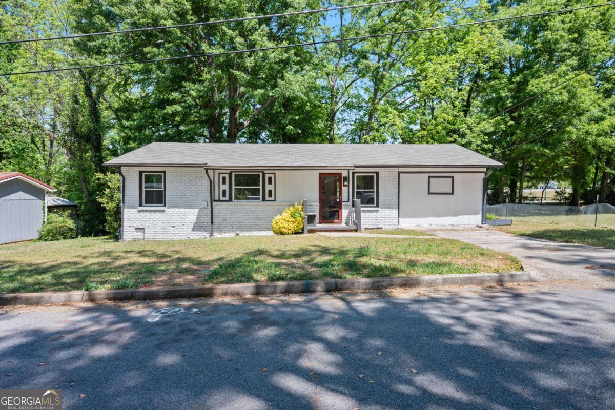100 Pine Circle Property Photo 3