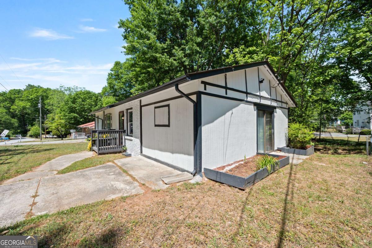 100 Pine Circle Property Photo 9
