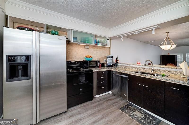 2030 Oak Park Lane Property Photo 1